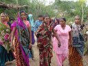 Murgi Sakhi Ditu parmar addressing poultry rearers during an exposure visit to Sad village
